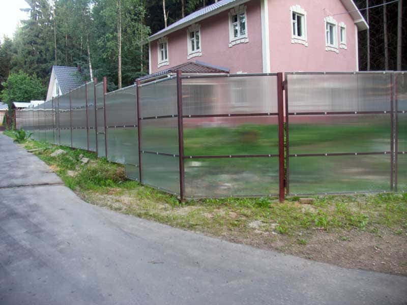 забор из поликарбоната